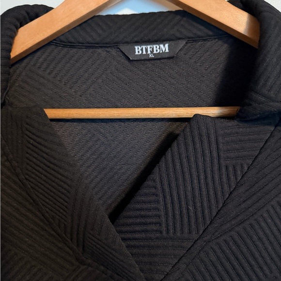 BITEM Black Textured Pullover TWO Piece Set - Picture 4 of 6